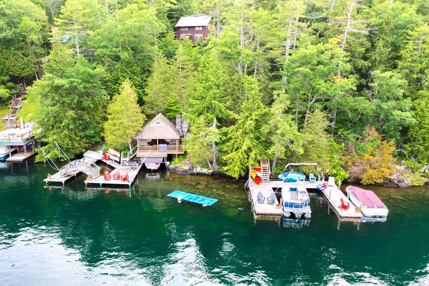 More Photos Of 5680 Lake Shore Dr, Bolton Landing Hotel For Sale