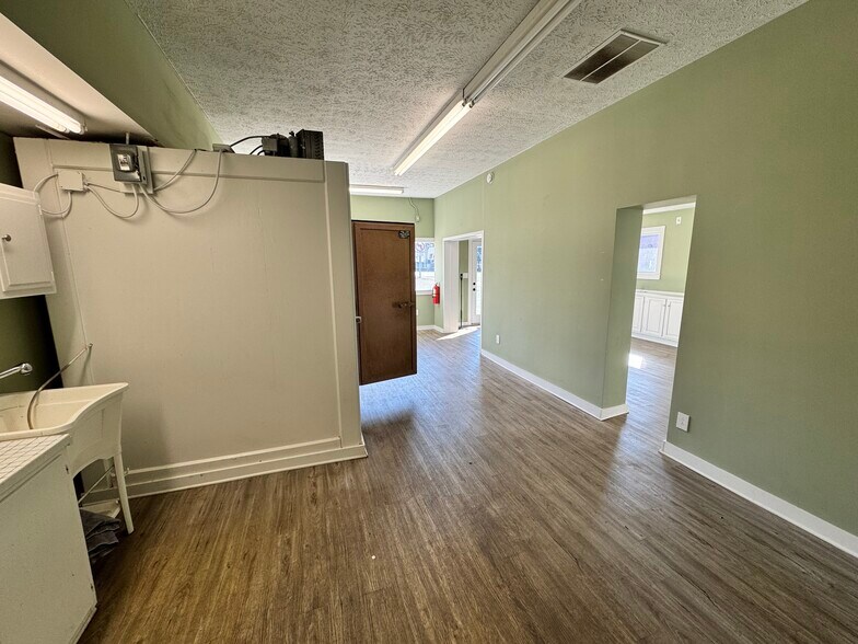 More Photos Of 8 N Clarendon Ave, Avondale Estates Freestanding For Lease