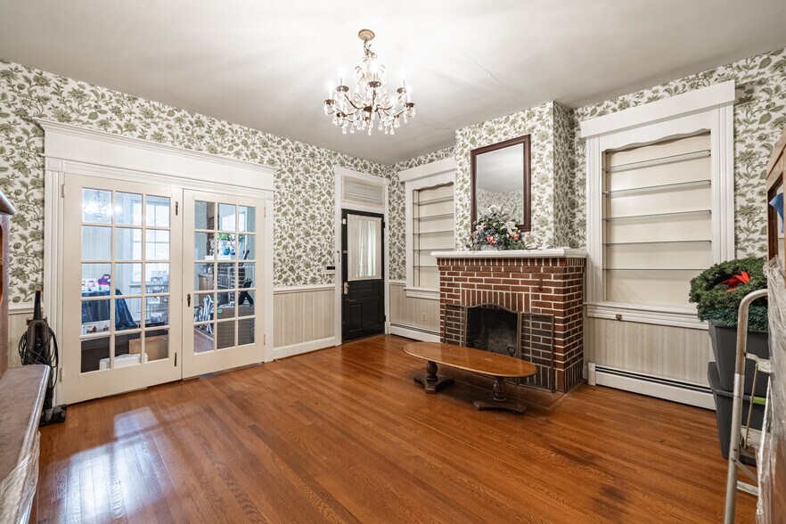 More Photos Of 664 Boulevard, Colonial Heights Office For Sale
