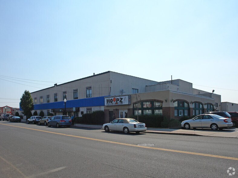Primary Photo Of 1450 Barnum Ave, Bridgeport Bar For Lease