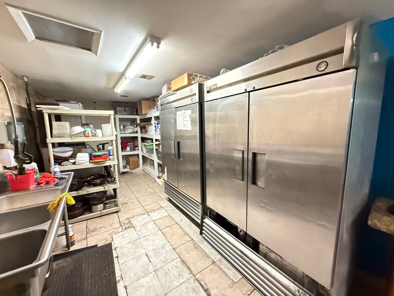 More Photos Of 8899 North Loop E, Houston Service Station For Sale