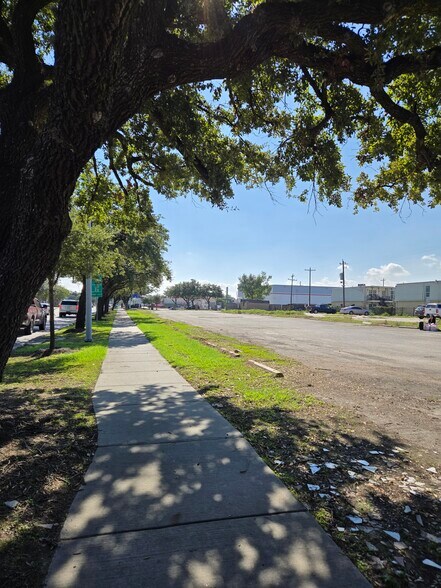 More Photos Of 8200 Broadway St, Houston Land For Sale