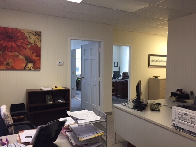 More Photos Of 5 Dover St, New Bedford Office For Lease