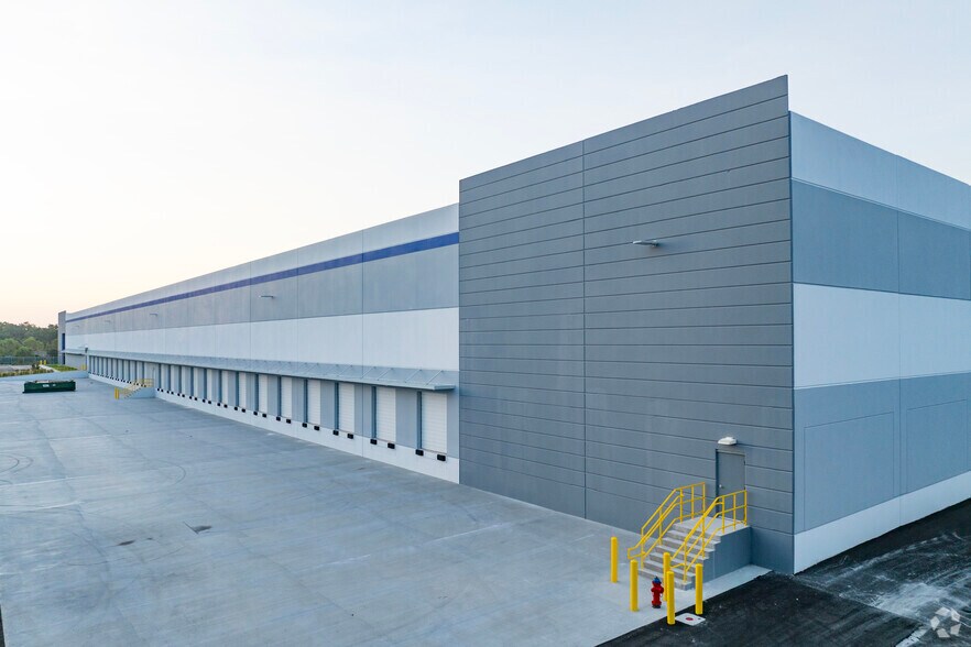 More Photos Of 1751 Suddath Park St, Tampa Warehouse For Lease