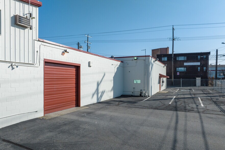 More Photos Of 806 E 2nd Ave, Spokane Service For Lease