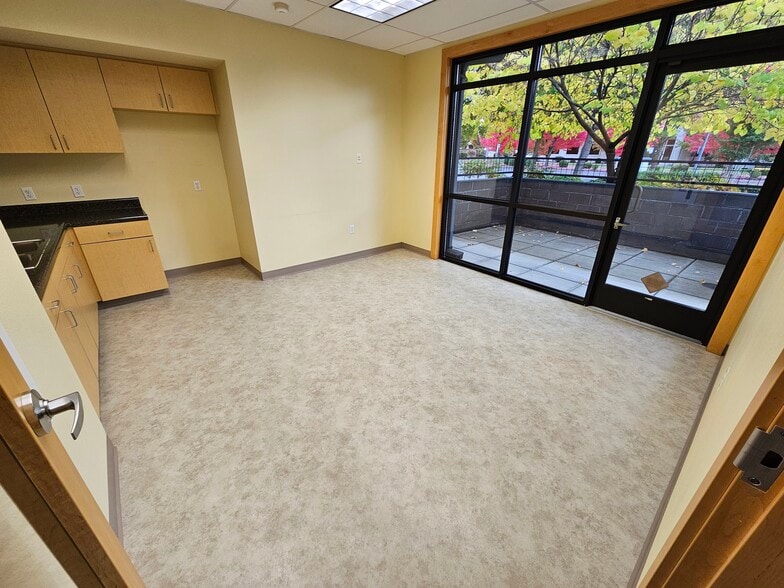 More Photos Of 831 O'Hare Pky, Medford Medical For Lease