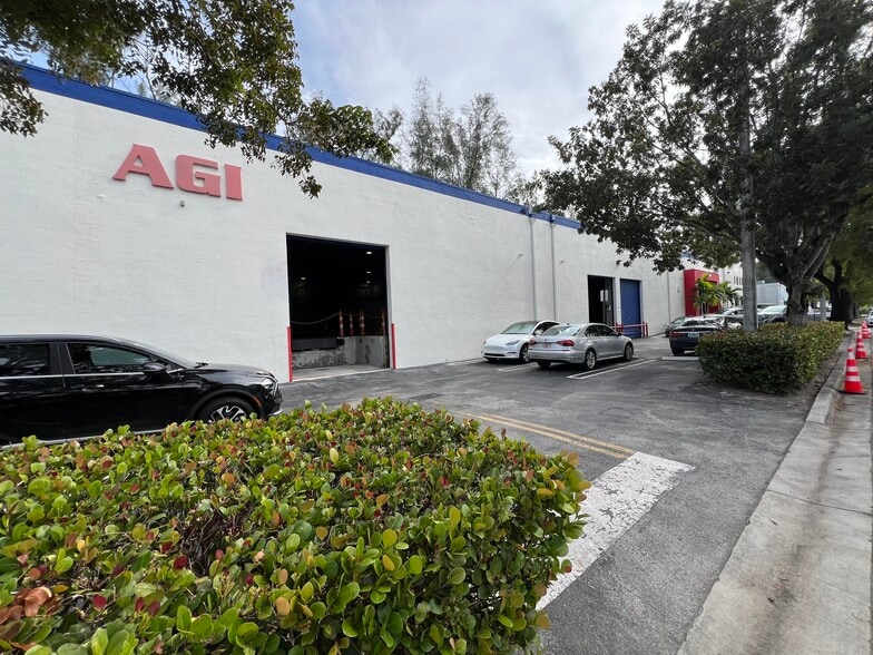 More Photos Of 2001 NW 93rd Ave, Miami Warehouse For Sale