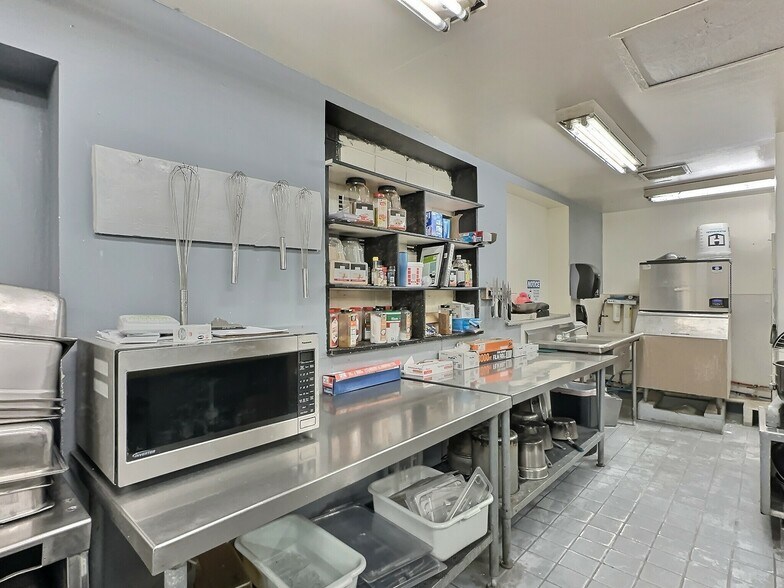 More Photos Of 203 E Cleveland St, Sundance Storefront Retail Office For Sale