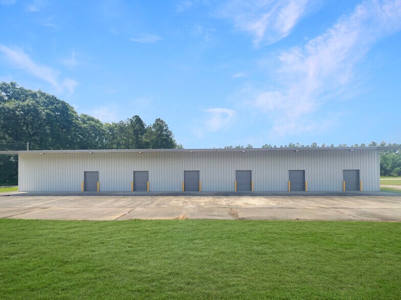 More Photos Of 800 Industrial Cir, Phenix City Distribution For Sale