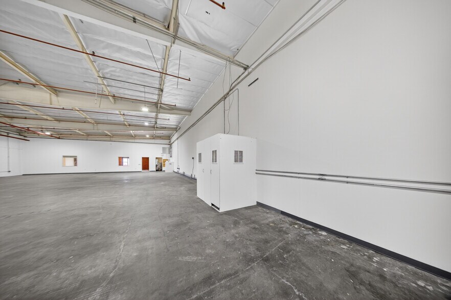 More Photos Of 7666 Clybourn Ave, Sun Valley Light Manufacturing For Lease