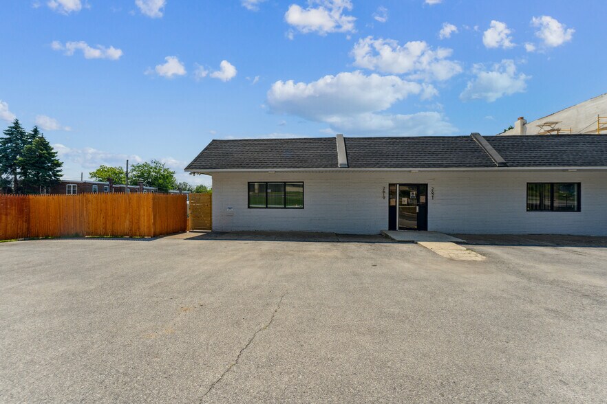 More Photos Of 2619 W 9th St, Chester Office For Lease