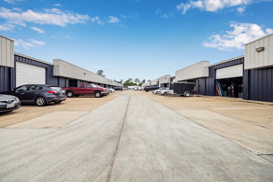 More Photos Of 1330 Sherwood Forest St, Houston Warehouse For Lease