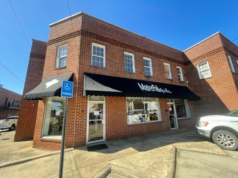 More Photos Of 141 W Government St, Brandon Storefront For Lease