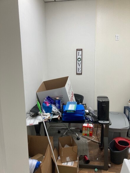 More Photos Of 1113 E Sinton St, Sinton Storefront For Lease