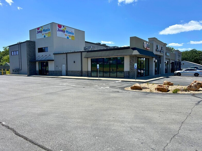 More Photos Of 3202 W Republic Rd, Springfield General Retail For Lease