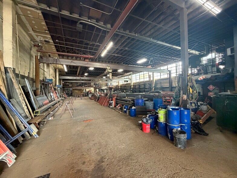 More Photos Of 37 Crescent St, Brooklyn Warehouse For Lease