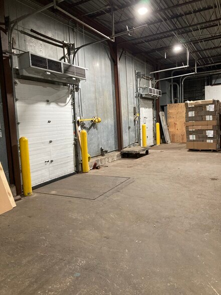 More Photos Of 1560 S Delaware Dr, Mount Bethel Industrial For Sale