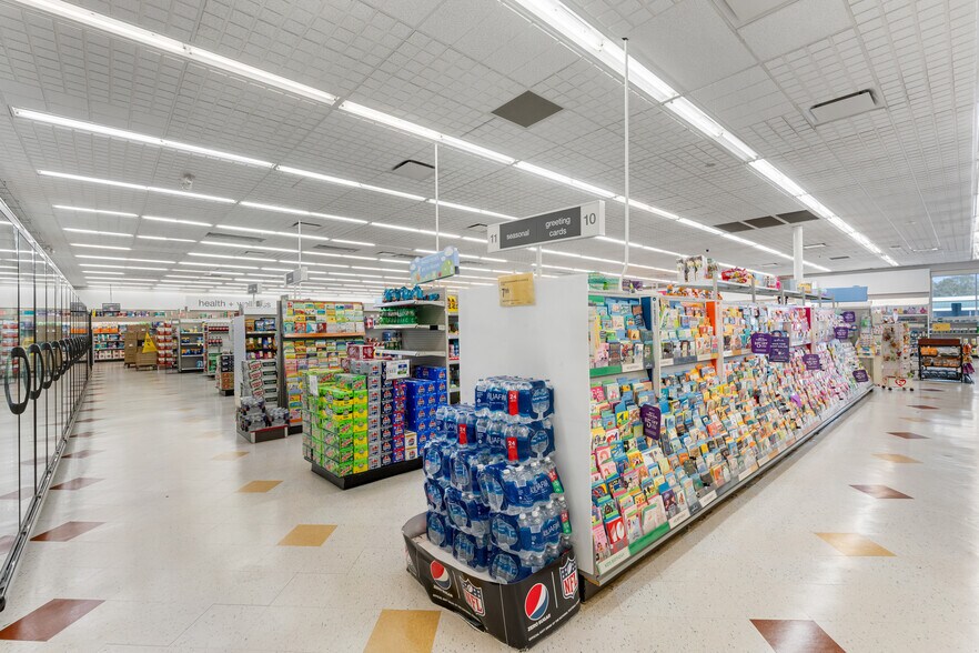 More Photos Of 730 S Lewis St, Metter Drugstore For Sale