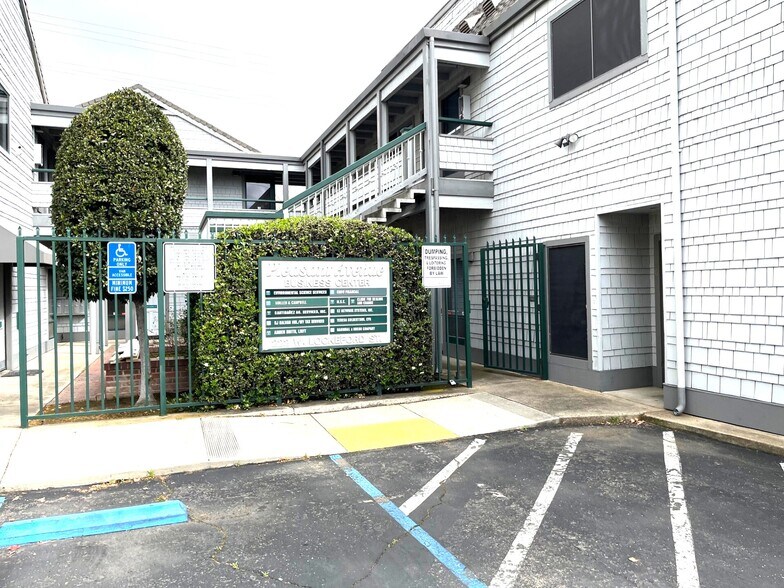 More Photos Of 222 W Lockeford St, Lodi Office For Lease