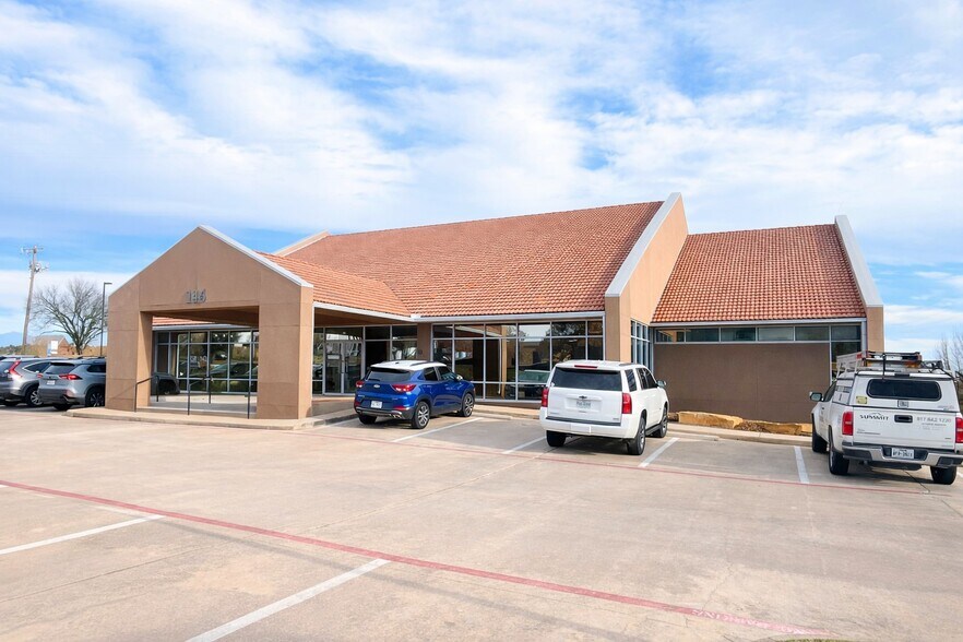 More Photos Of 114 Sproles Dr, Benbrook Medical For Sale