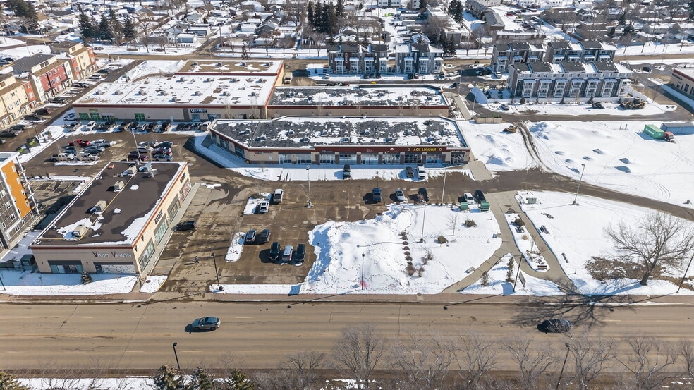 More Photos Of 10451 99 Ave, Fort Saskatchewan Storefront For Sale