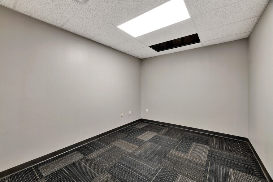 More Photos Of 1000 1st State Blvd, Wilmington Warehouse For Lease