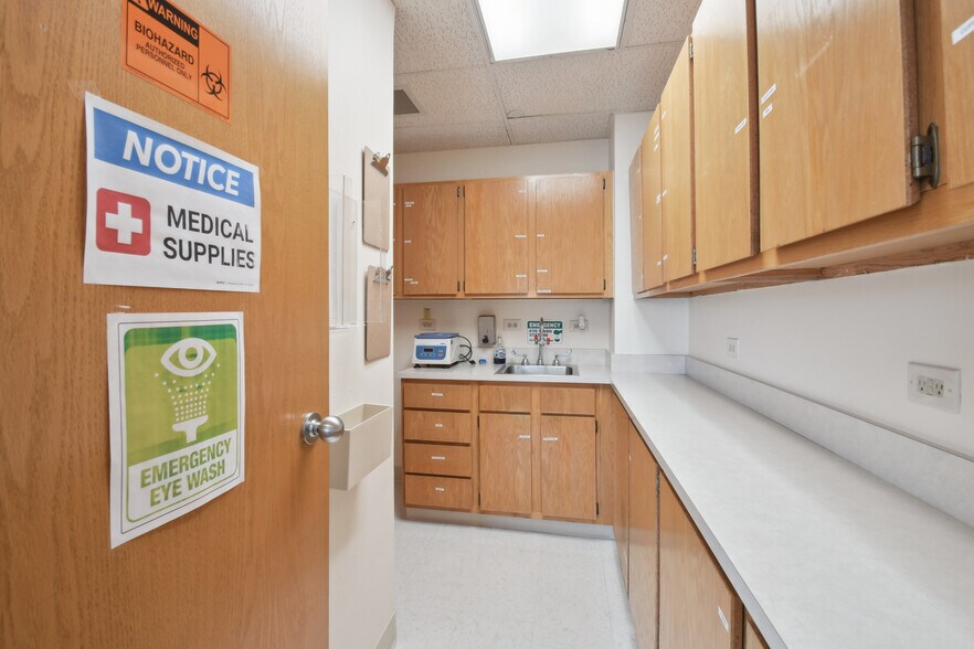 More Photos Of 1421 S Potomac St, Aurora Medical For Lease