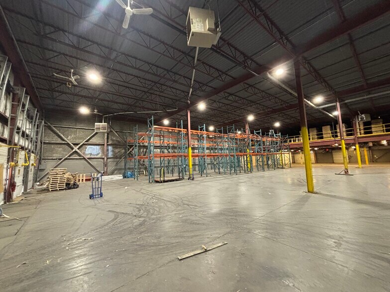 More Photos Of 4115 72nd Ave SE, Calgary Warehouse For Sale