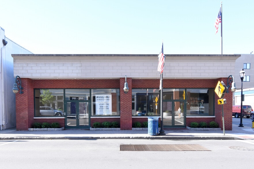 More Photos Of 291-293 Halstead Ave, Harrison Bank For Lease