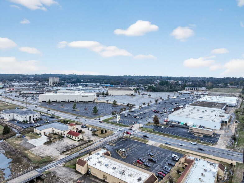 More Photos Of 1200 S Waldron Rd, Fort Smith General Retail For Sale