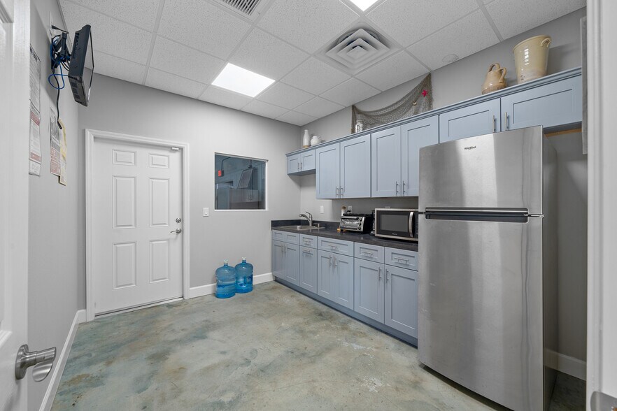 More Photos Of 943 NW 17th Ave, Ocala Warehouse For Sale