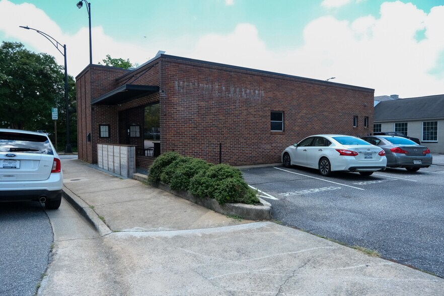More Photos Of 220 E Coffee St, Greenville Restaurant For Lease
