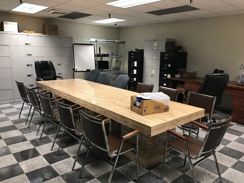 More Photos Of 18-81 Steinway St, Astoria Warehouse For Sale