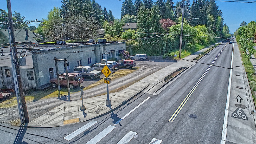 More Photos Of 2502 SW Multnomah Blvd, Portland Light Distribution For Sale