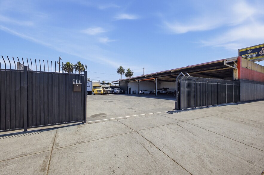 More Photos Of 818-828 E Manchester Ave, Los Angeles Warehouse For Sale