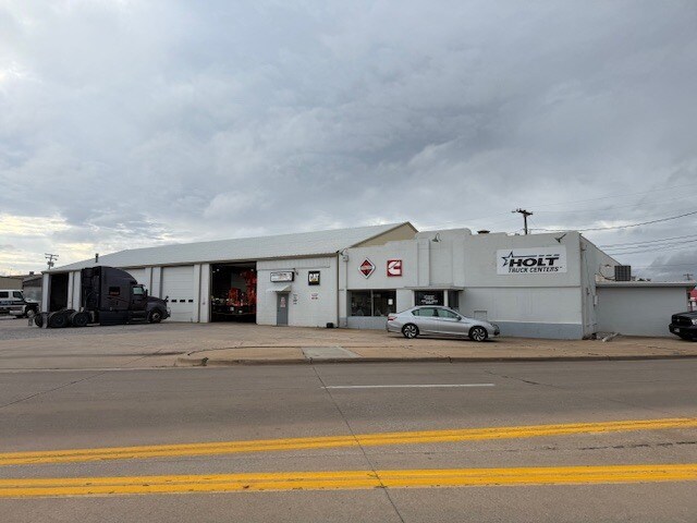 More Photos Of 2405 N Grand St, Enid Service For Sale