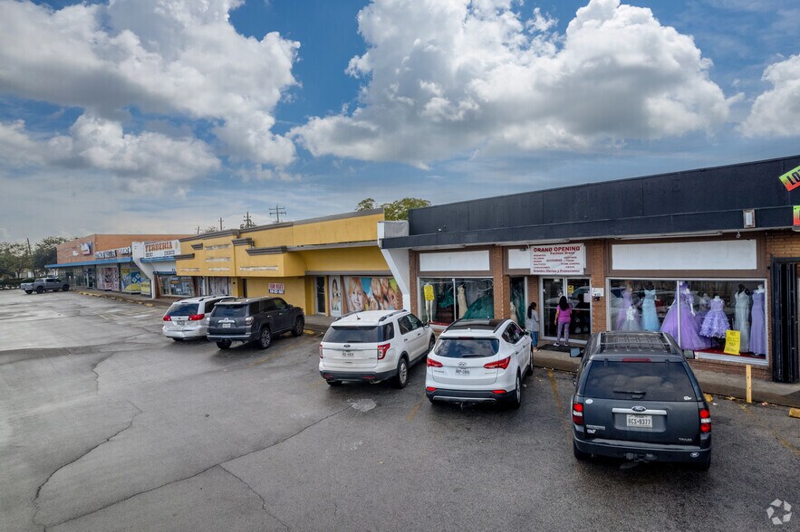 More Photos Of 111-121 W Southmore Ave, Pasadena Unknown For Lease