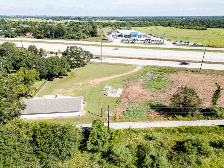 More Photos Of 4095 SE I 10 Frontage Rd, Sealy Medical For Sale