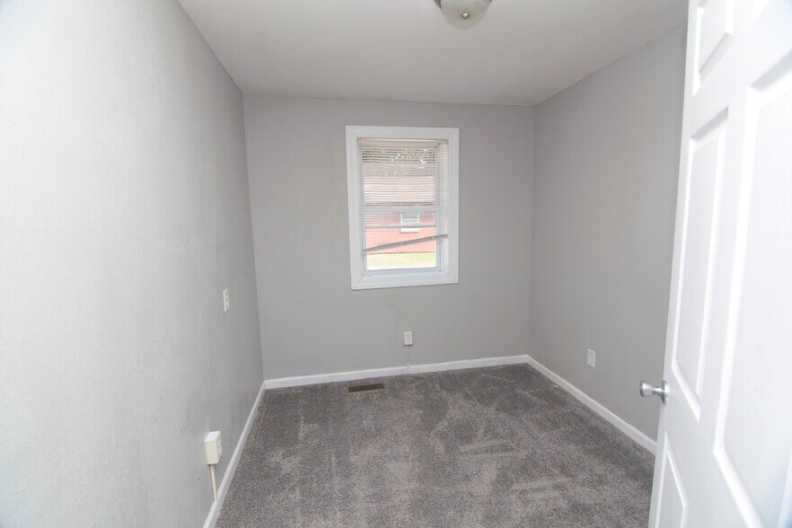 More Photos Of 124 3rd Ave W, Milan Office For Sale