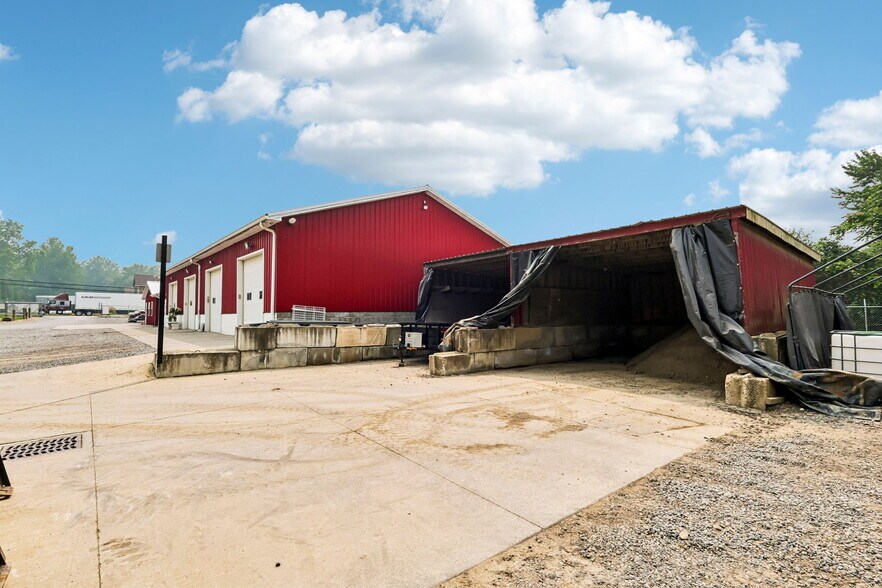More Photos Of 3220 McCartney Rd, Youngstown General Retail For Sale