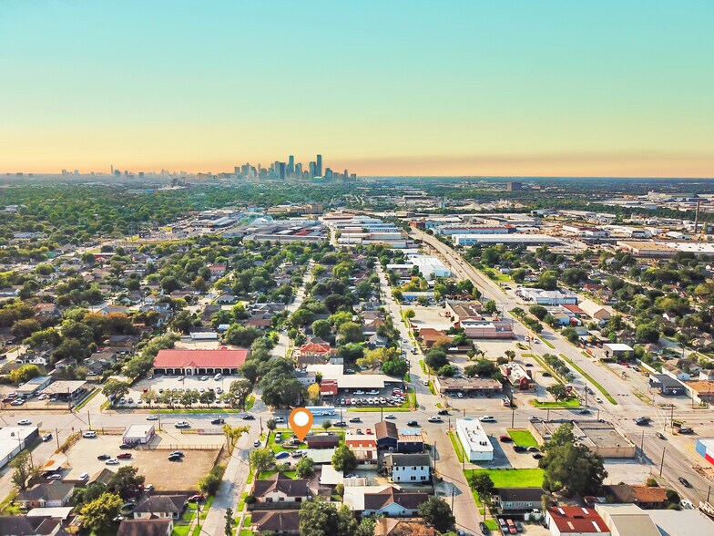 More Photos Of 6801 Avenue K, Houston Auto Repair For Sale