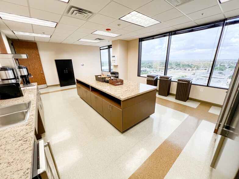 More Photos Of 500 W Illinois Ave, Midland Office For Lease