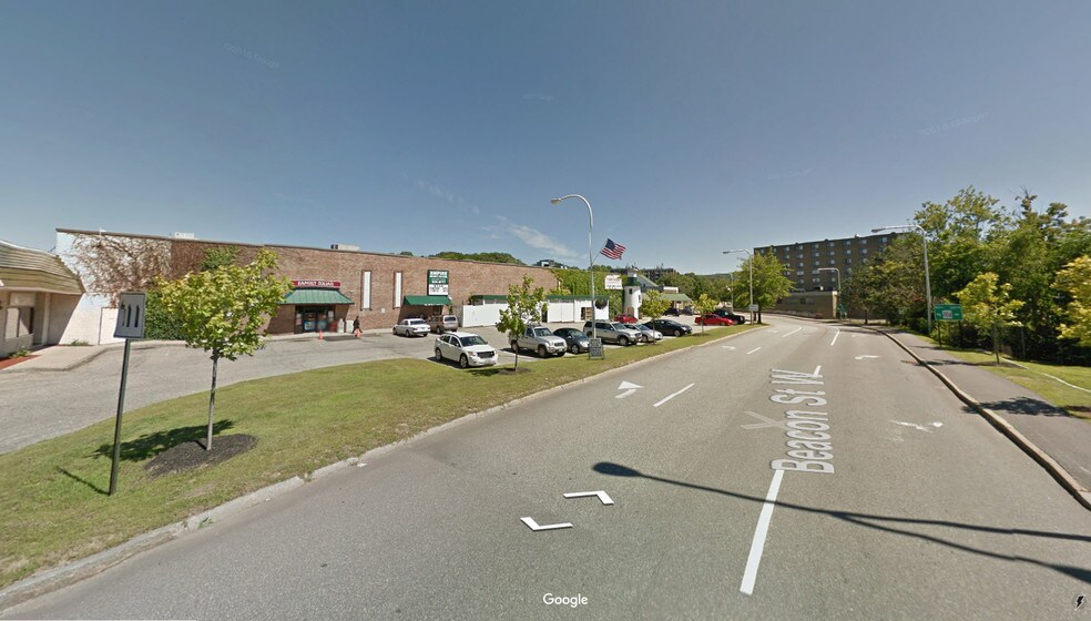More Photos Of 546-566 Main St, Laconia Bar For Lease