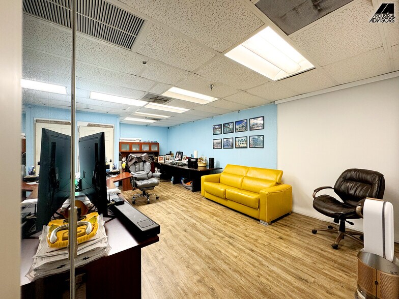 More Photos Of 290 W 78th Rd, Hialeah Warehouse For Sale