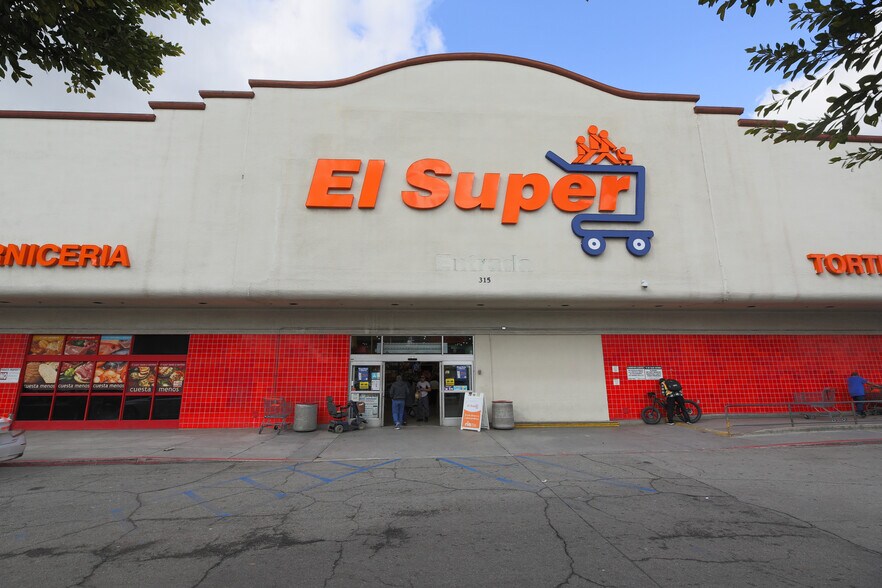 More Photos Of 317 San Fernando Mission Blvd, San Fernando Storefront For Lease