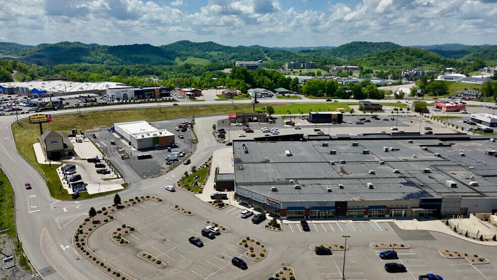 More Photos Of 2600 Middletown Commons, White Hall Unknown For Lease