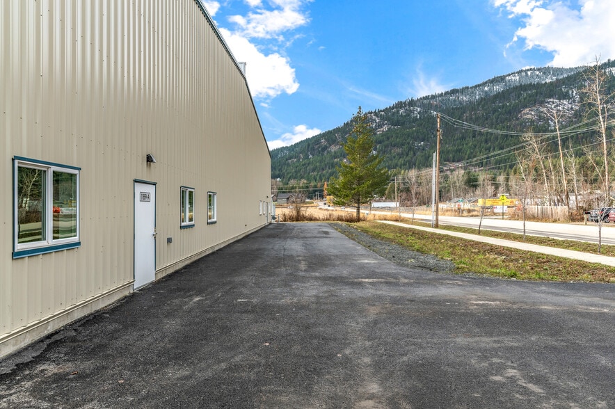 More Photos Of 1189 Woodland Dr, Sandpoint Airplane Hangar For Sale