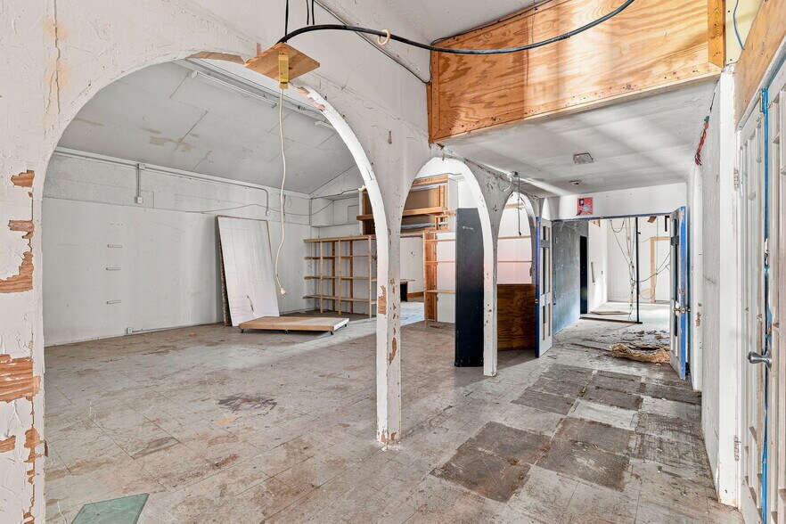 More Photos Of 200 Mission Rd, San Antonio Flex For Sale