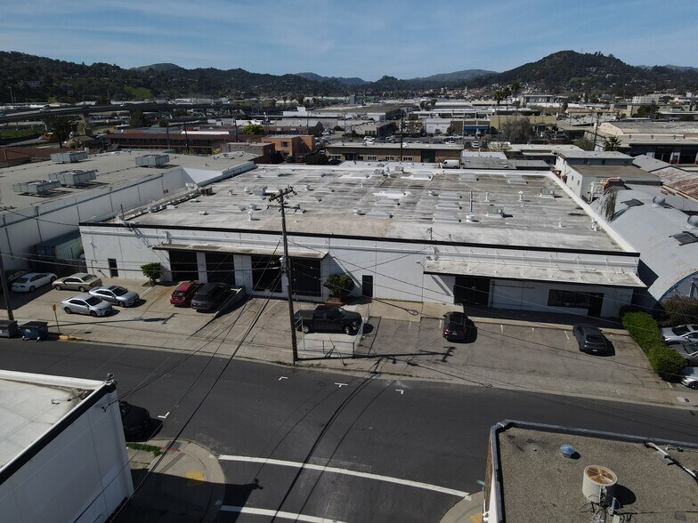 More Photos Of 17-25 Tiburon St, San Rafael Service For Lease