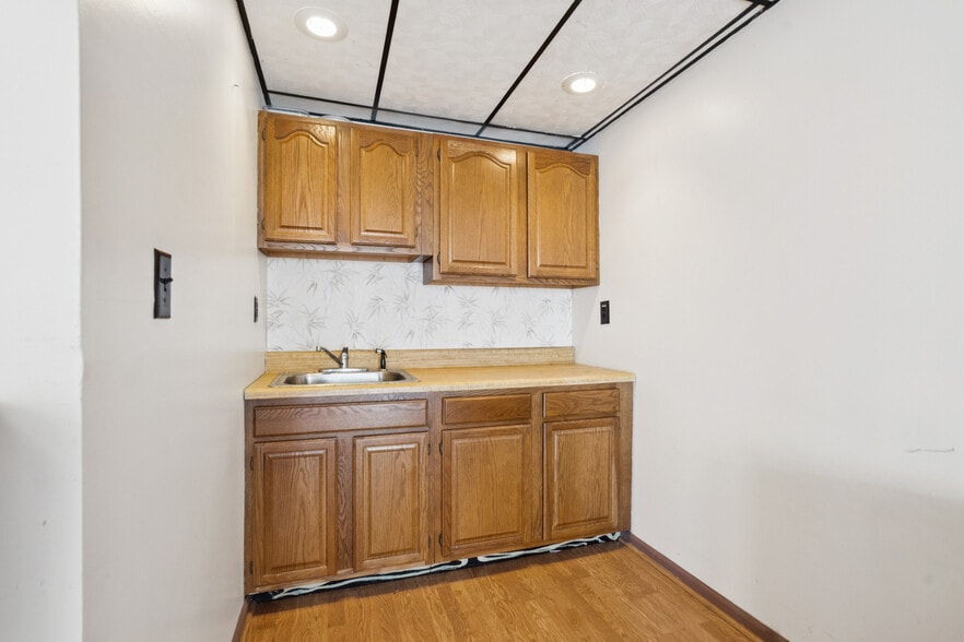 More Photos Of 201-203 E Broadway, Salem Office For Sale